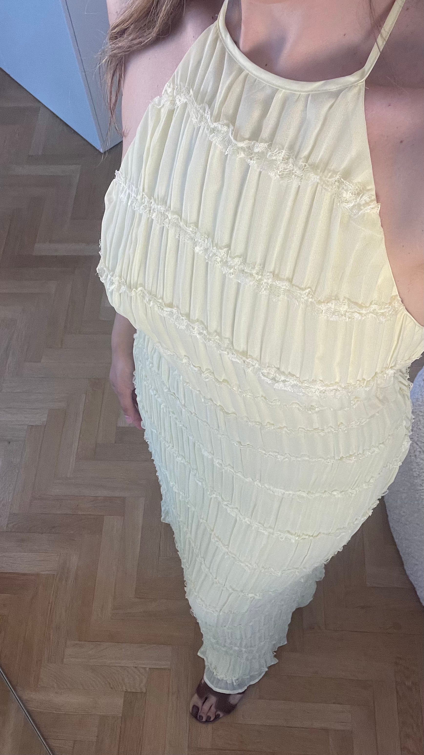 Robe longue dos nu à volants col montant jaune